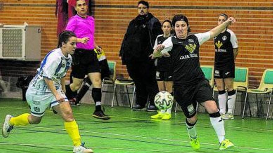 Un momento del encuentro entre River y Atlético Benavente. | Emilio Fraile