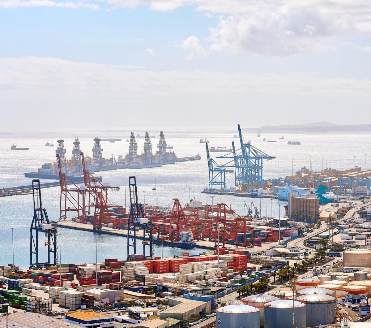 Panorámica del Puerto de La Luz y de Las Palmas, en la capital grancanaria. |