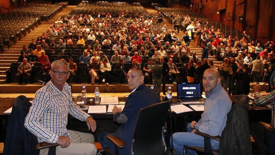 La decisión se tomó en dos asambleas que se celebraron en el auditorio del Palacio de Ferias de Málaga.