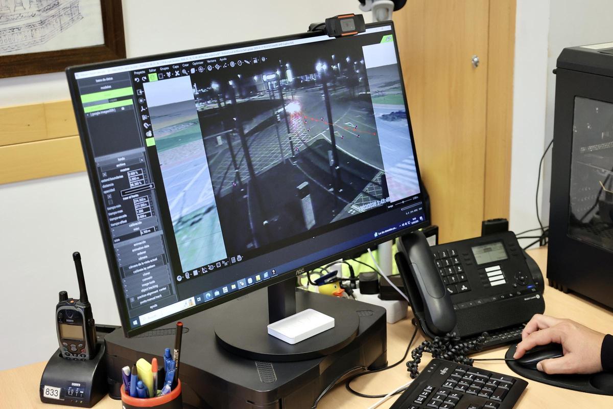 Detalle del trabajo en un ordenador en las dependencias de Atestados.