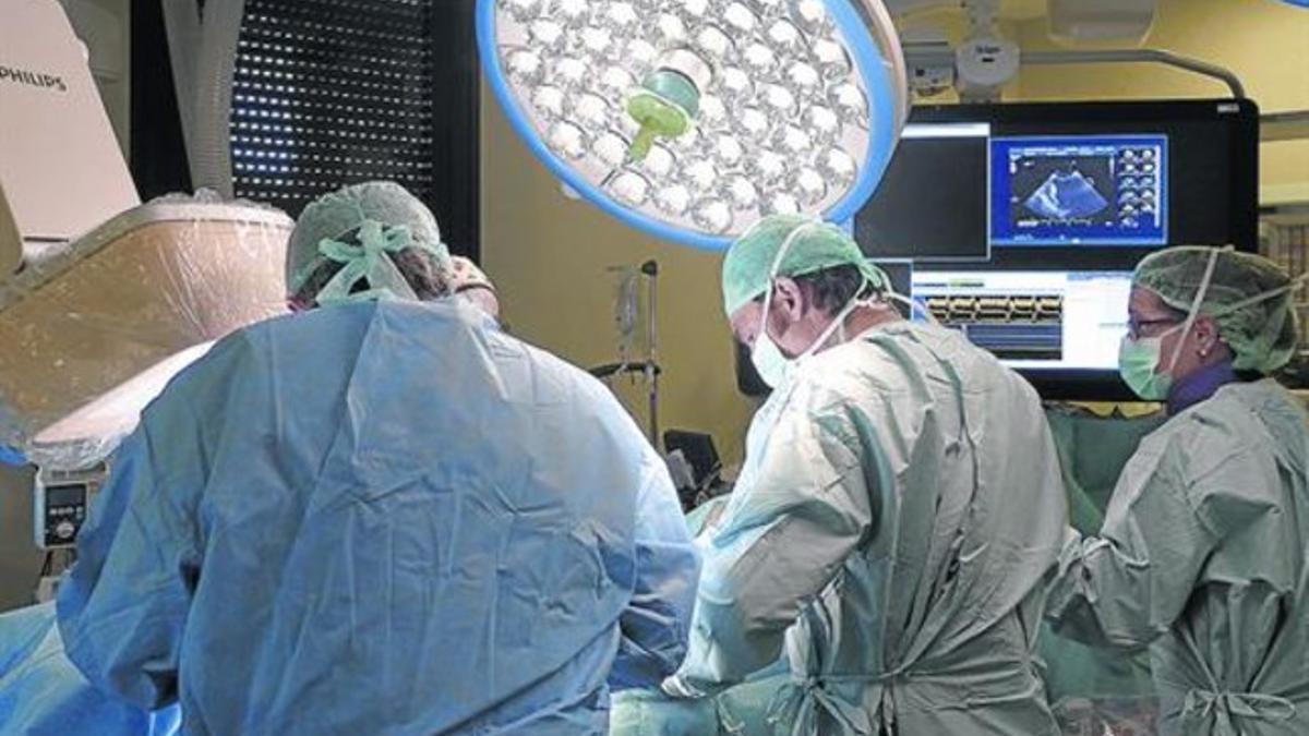 Una intervención quirúrgica en el Hospital del Vall d'Hebron.