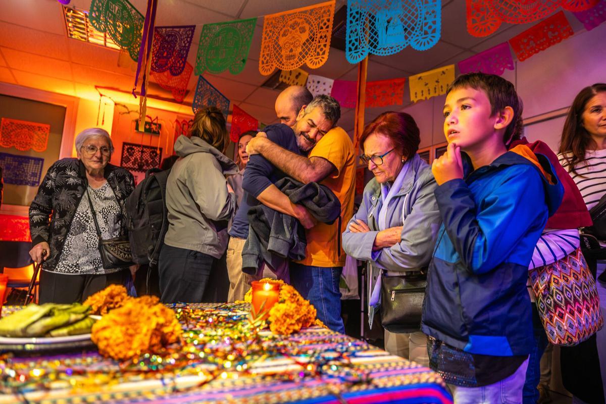 Estreno del altar de los muertos comunitario del Poble-sec, en el CC El Sortidor
