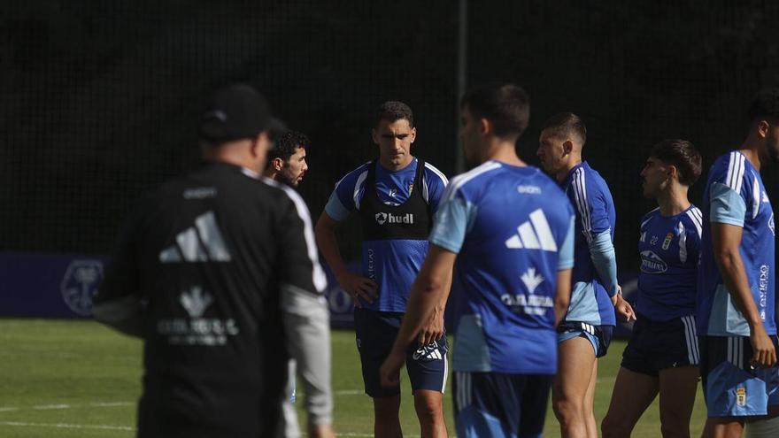 El Oviedo sigue preparando el choque ante el líder con una duda fundamental
