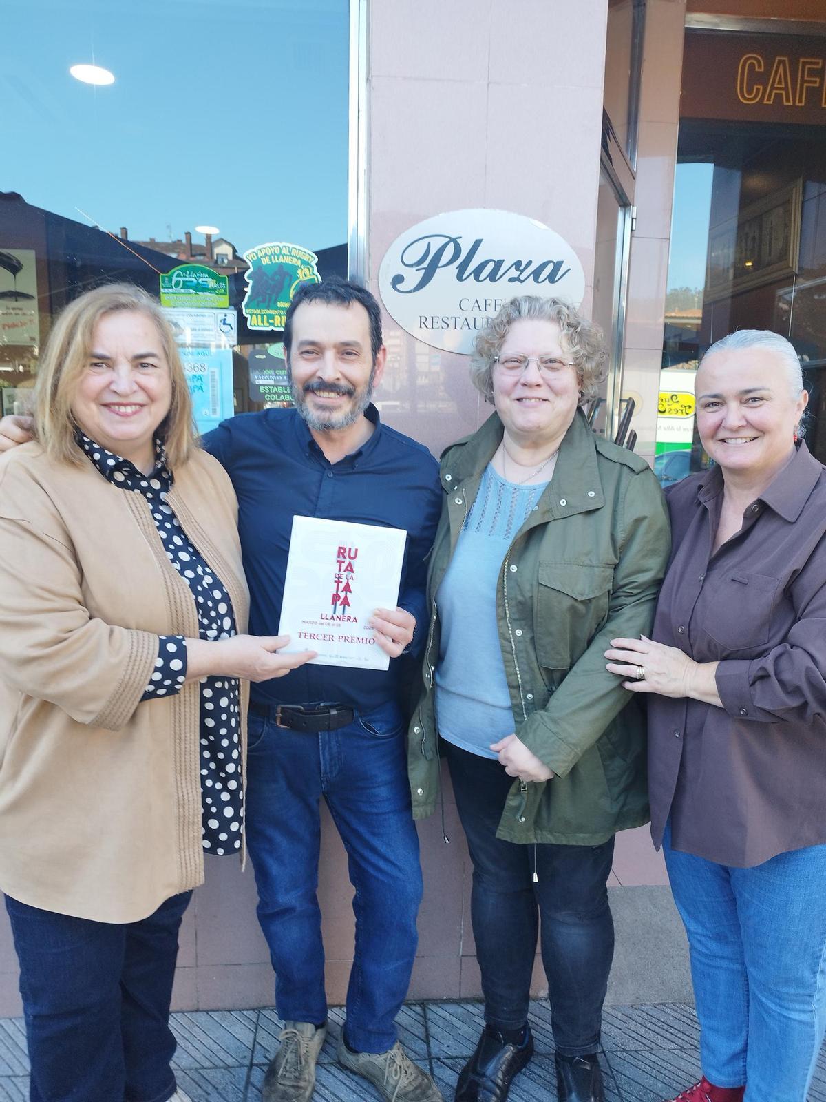 Montse Alonso, José Roldán, Geli Álvarez y Eva María Pérez, en el Plaza