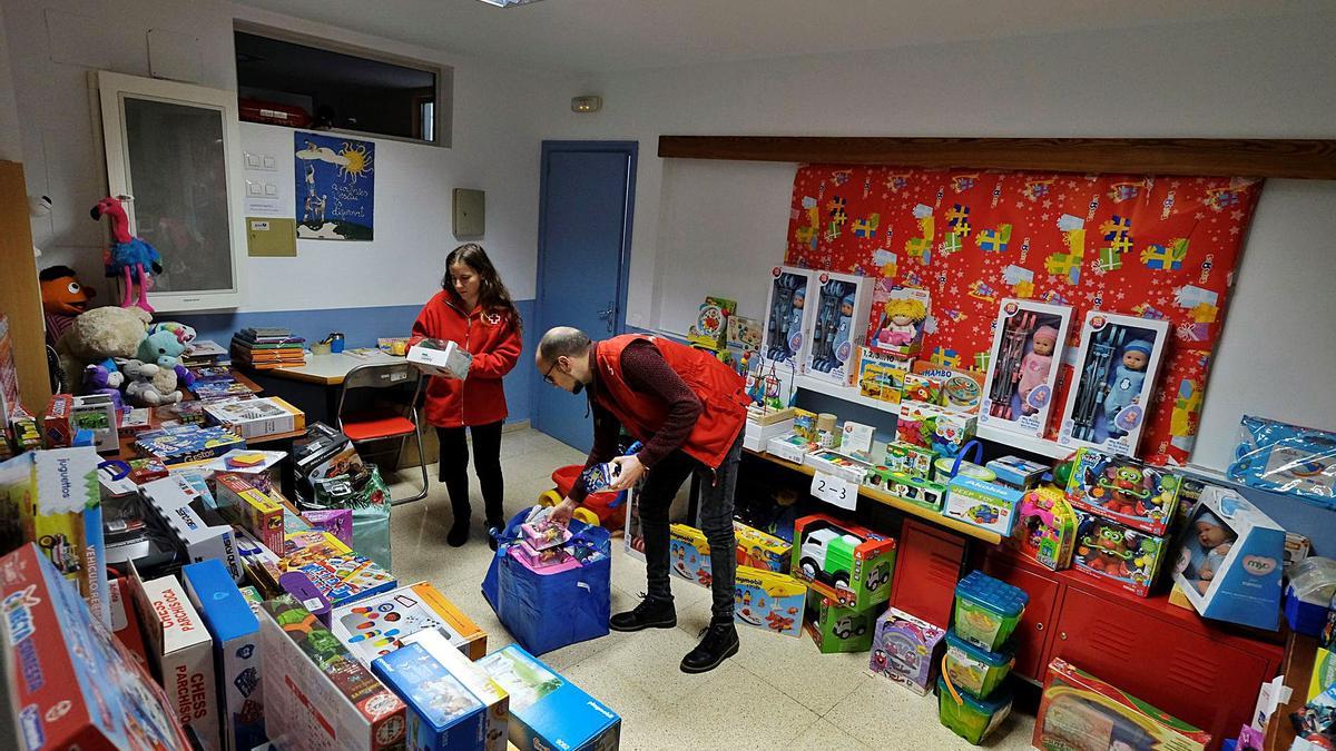 Imagen de una campaña de recogida de juguetes para Navidad de Cruz Roja. |