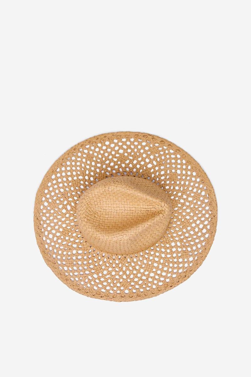 Sombrero de paja. (Precio: 24,99 euros)