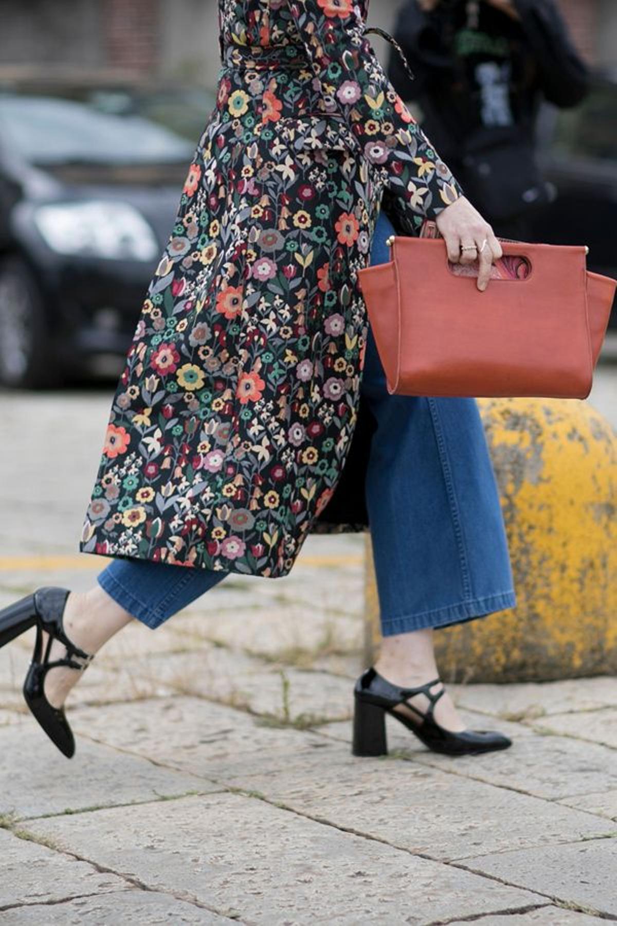 Tendencia vestido + jeans: brocados infinitos