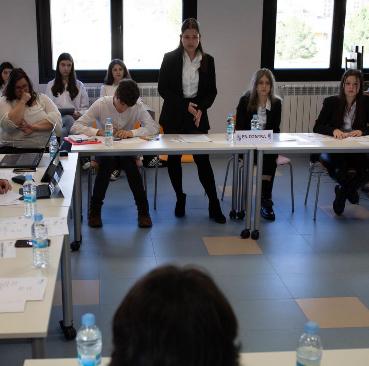 Un momento del debate en las instalaciones del CFIE de Zamora. | Ana Burrieza