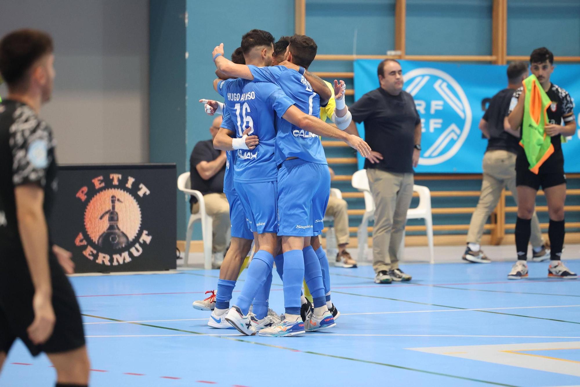 Los jugadores del Gasifred celebran uno de los tantos del partido