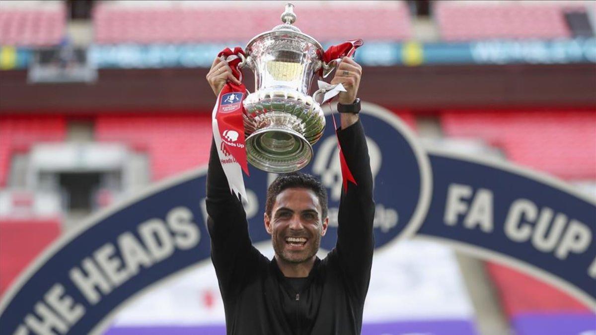 Arteta levantó la FA Cup con el Arsenal