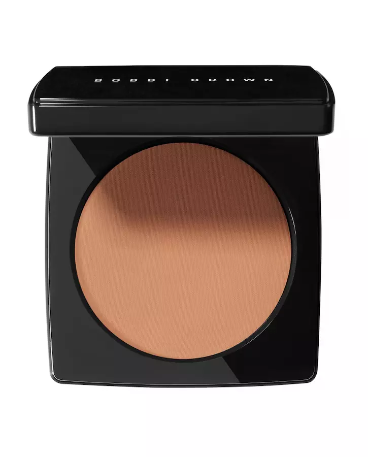 ¡Adiós, cara pálida! Los 6 polvos de sol que te darán el 'glow bronceado' del verano todo el año 13 Moncloa BOBBI BROWN Bronzing Powder: Un Clásico para un Bronceado Natural