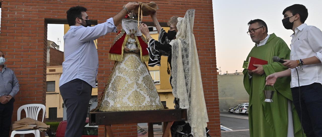 Misa de la asociación andaluza de Vila-real para honrar a la Virgen del Rocío