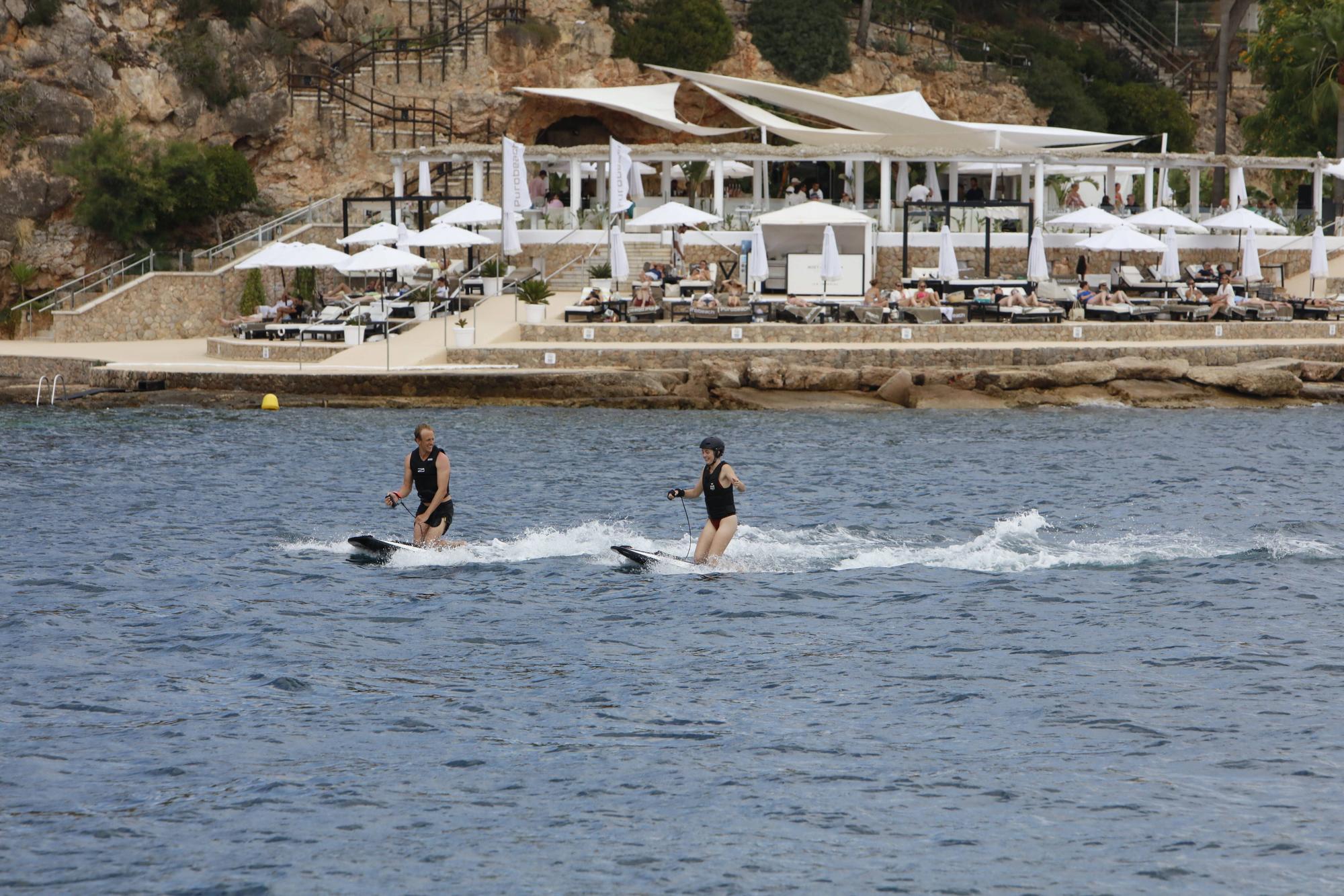 Mit dem E-Boot und dem elektrischen Surfbrett vor Mallorca unterwegs