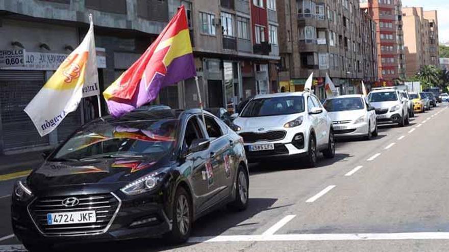 Una manifestación en coches, única protesta en la calle el 1 de Mayo