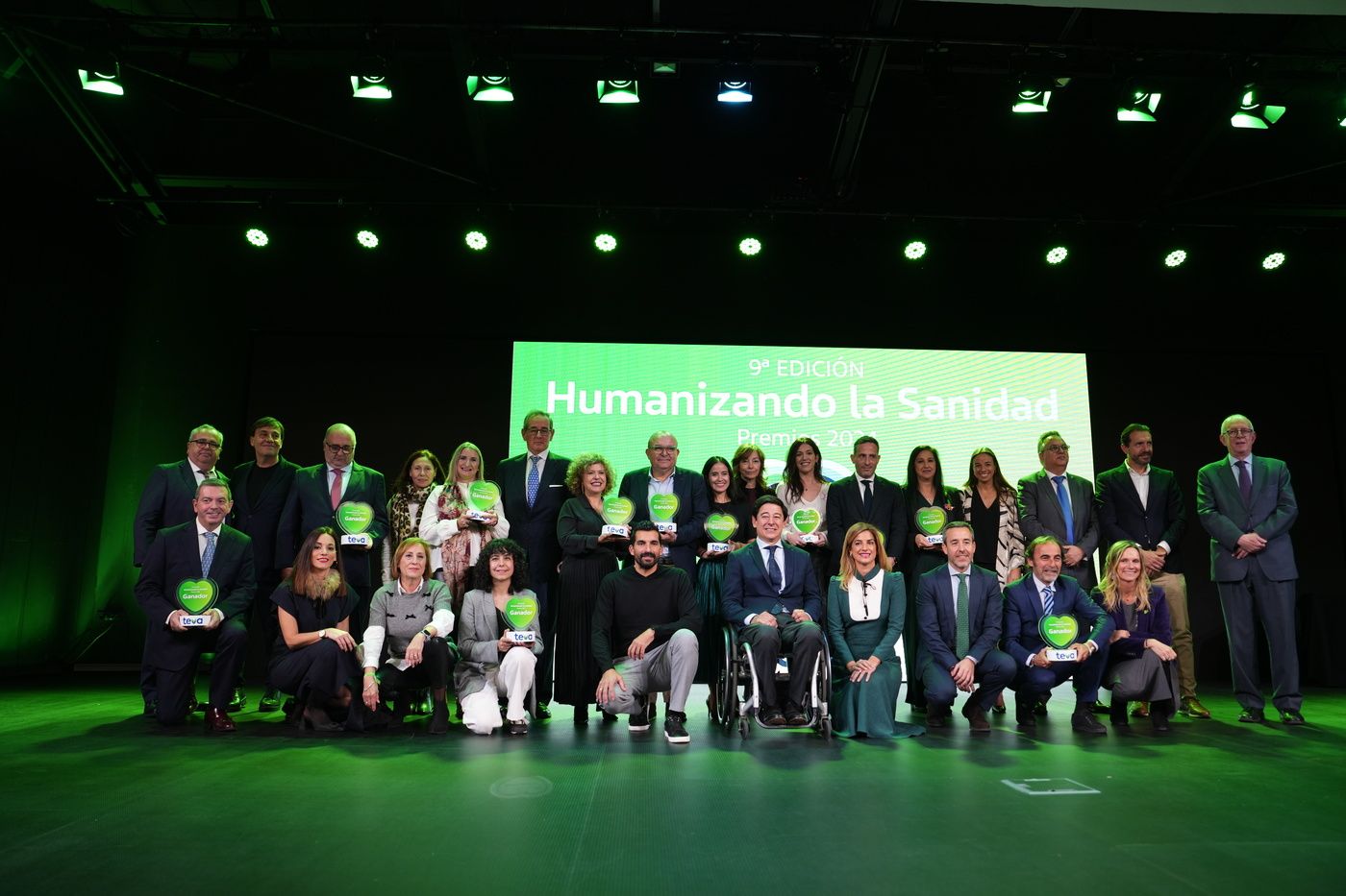 Foto de familia ganadores Premios Teva 2024.jpg