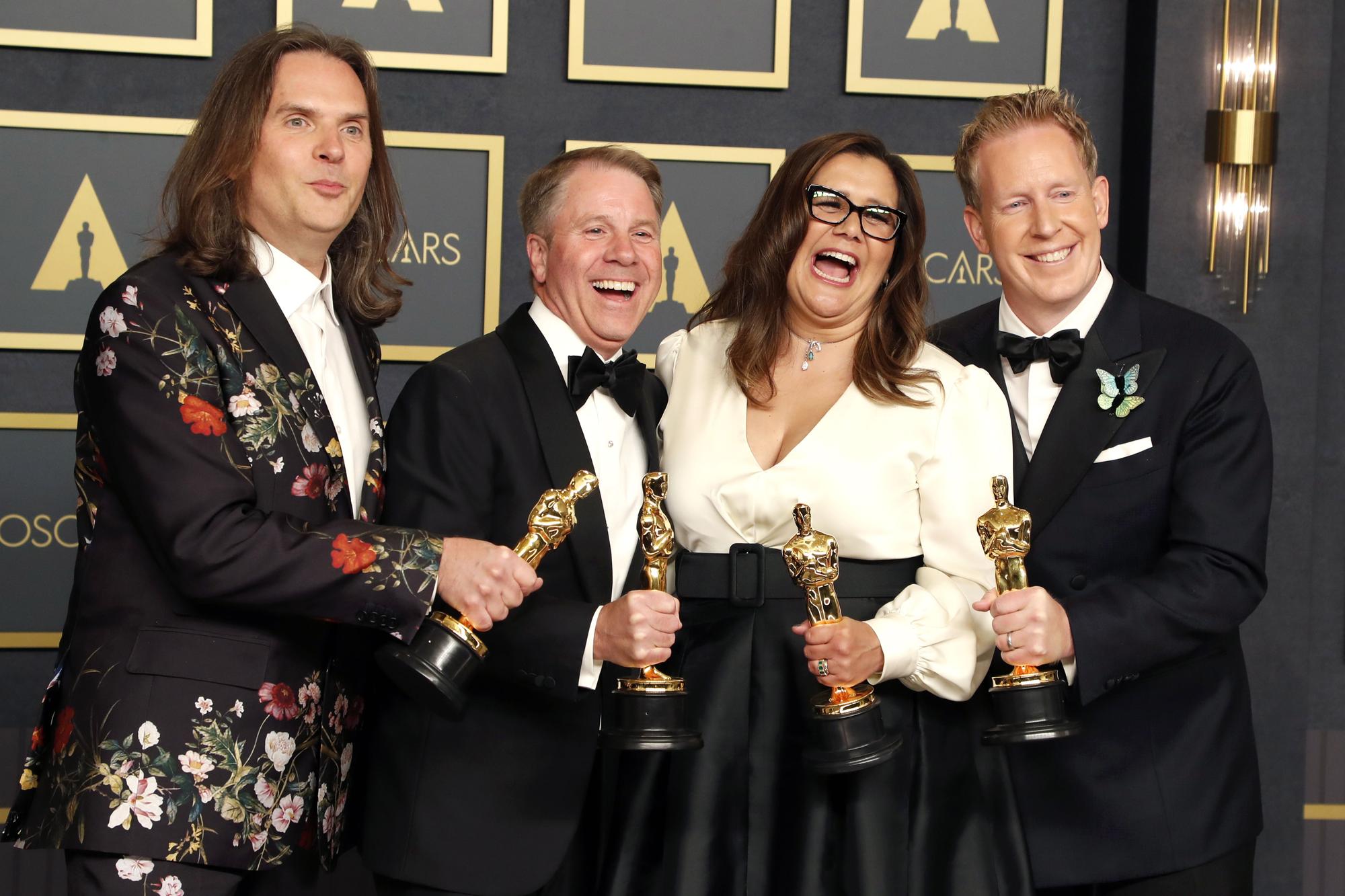 El equipo de 'Encanto', tras recibir el Oscar.