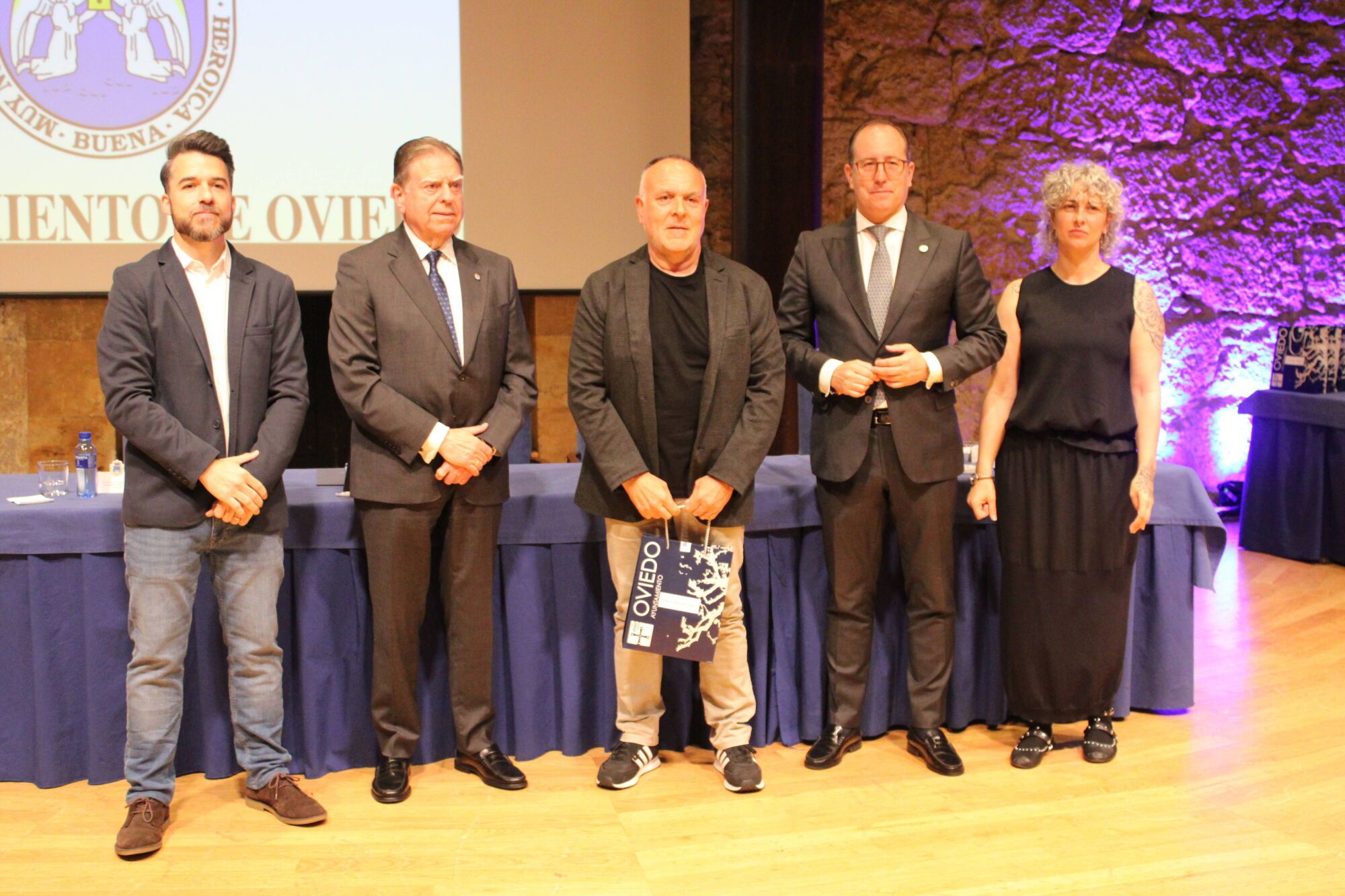 Acto institucional Santa Rita Hora: 11:00 Lugar: Oviedo, Sala de Cámara del Auditorio Príncipe Felipe Descripción: Homenaje a los trabajadores municipales jubilados y a quienes cumplen 25 y 40 años de servicio en el Ayuntamiento.