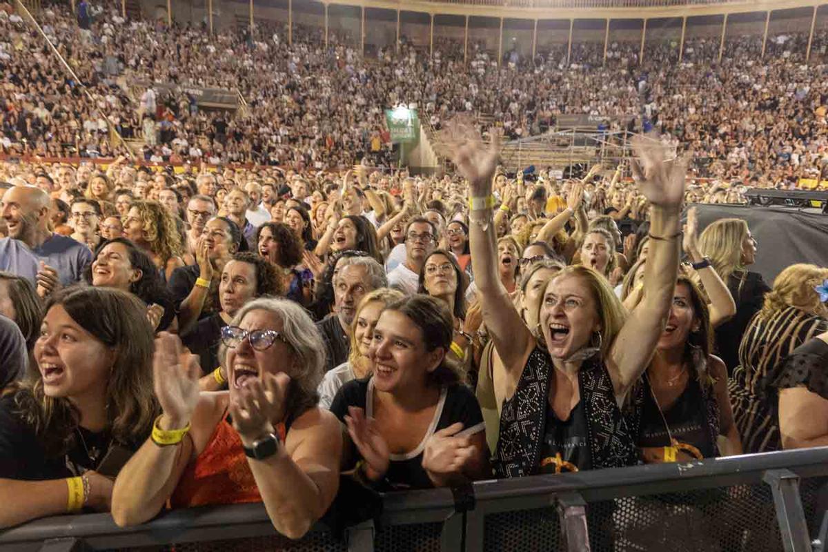 Manuel Carrasco desata la locura en la plaza de toros de Alicante