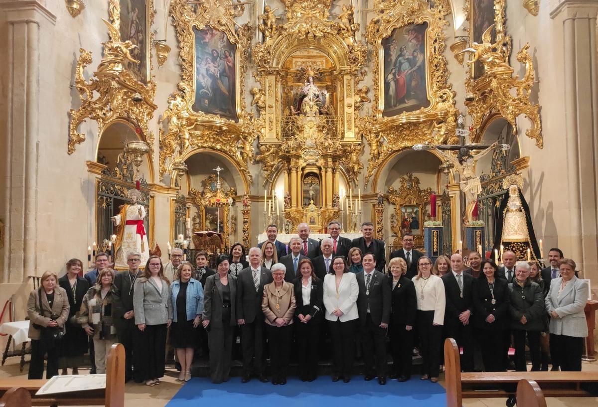 Entrega de la Gran Placa de Oro del Priorato de España a las cofradías alicantinas