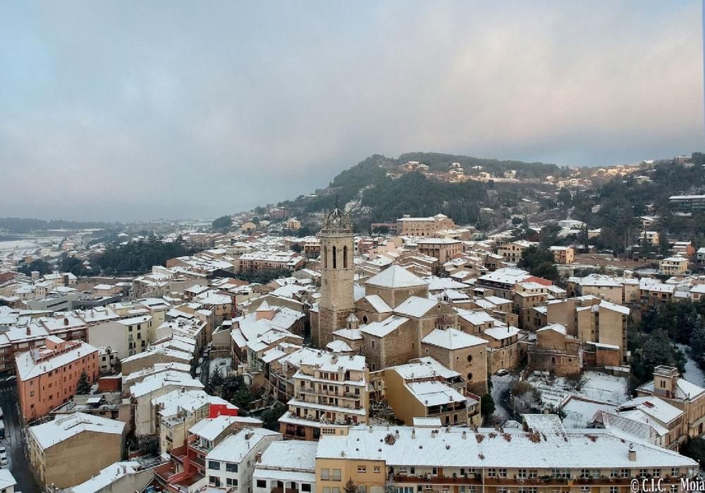 Paisatge matinal nevat a la Catalunya Central