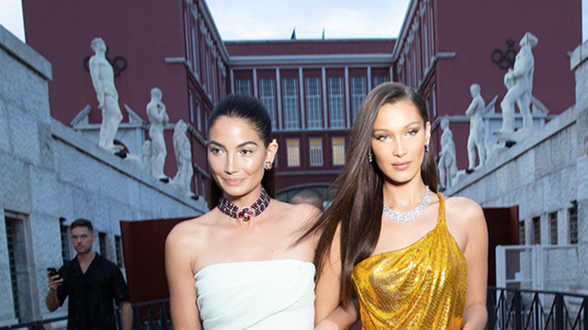 Lily Aldridge y Bella Hadid en la fiesta de Bulgari en Roma