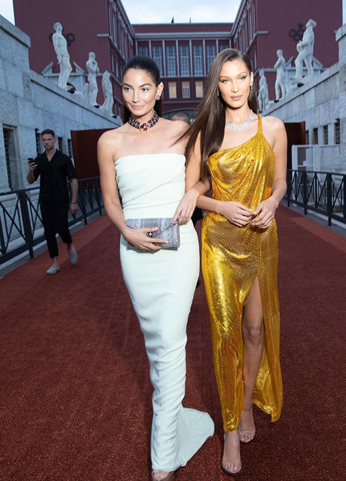 Lily Aldridge y Bella Hadid en la fiesta de Bulgari en Roma