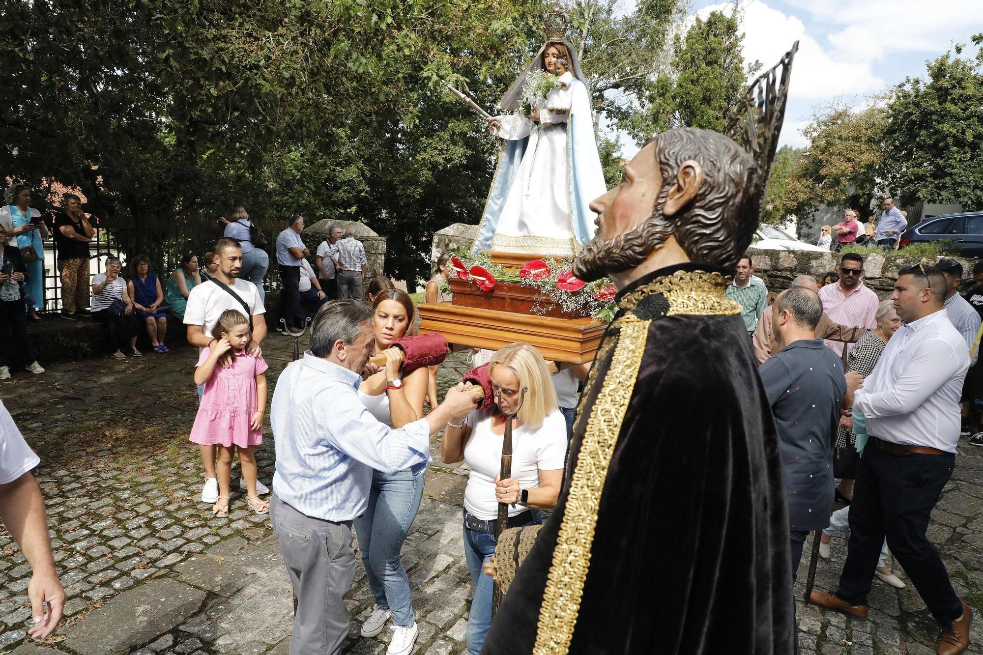 Gran ambiente festivo en las procesiones de los barrios de Conxo, Guadalupe y Vite