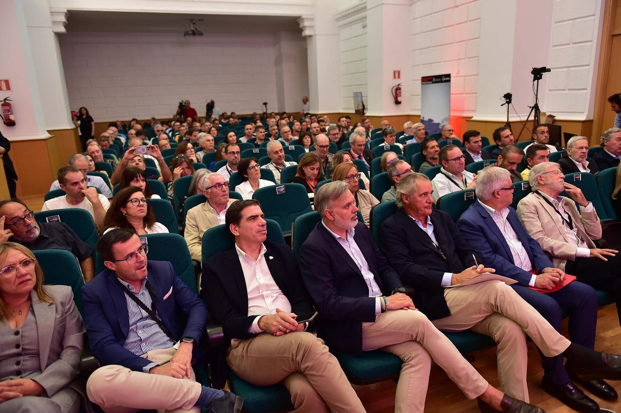 FOTOGALERÍA |  Congreso sobre grandes incendios forestales en el centro universitario de Plasencia