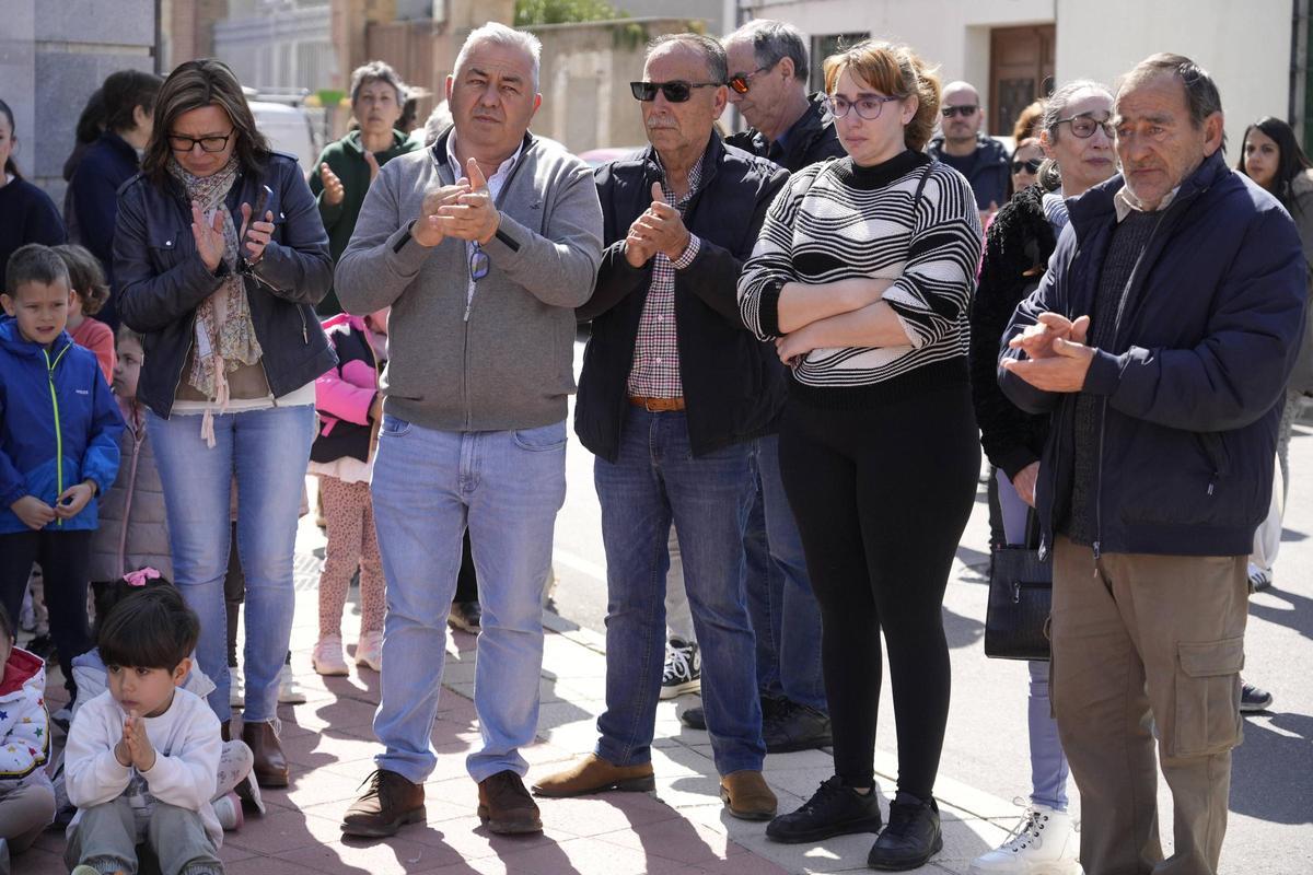Un Villaralbo consternado llora al niño ahogado en su piscina Un Villaralbo consternado llora al niño ahogado en su piscina