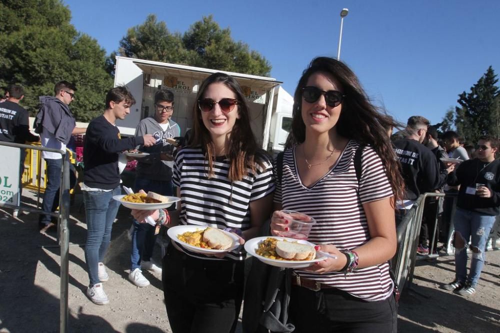 Centenares de estudiantes en la bienvenida de la UPCT