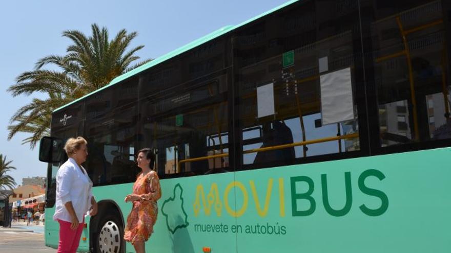 Amplían una semana el refuerzo de los servicios de Movibus en La Manga del Mar Menor