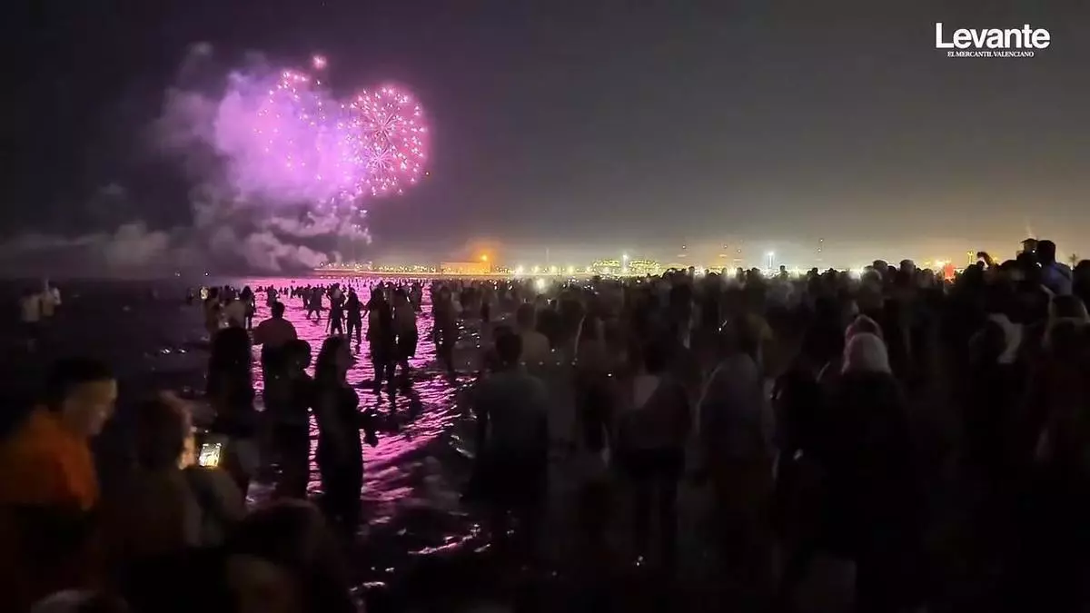 Noche de San Juan en Sagunt: Desde el respeto a la prohibición de las hogueras al auge de los farolillos