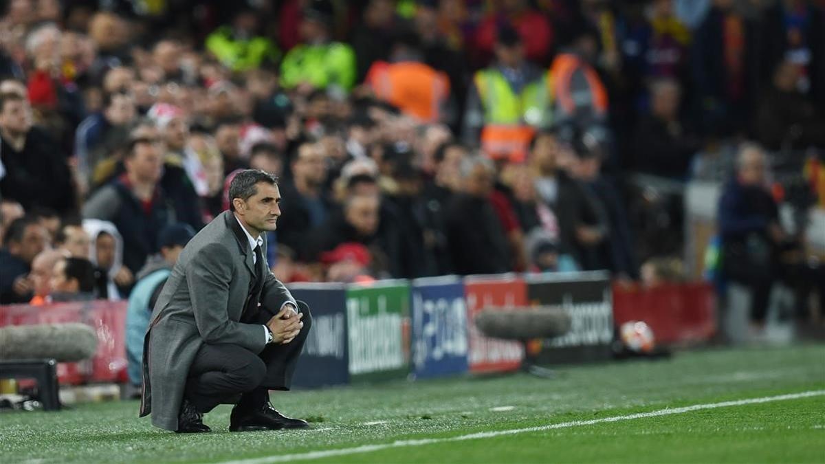 Valverde asiste en Anfield a la caída del Barça en la Champions.