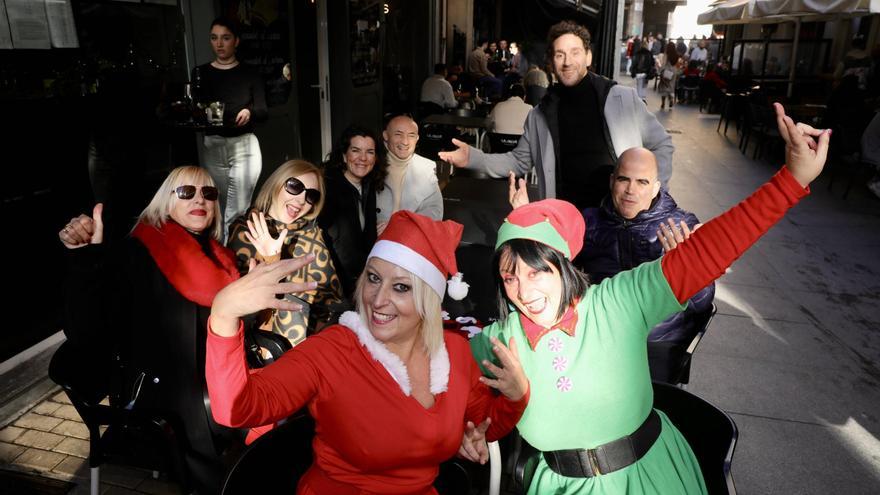 Gijón se echa a la calle en el vermú de Nochebuena: &quot;Es el mejor día para disfrutar de los amigos&quot;