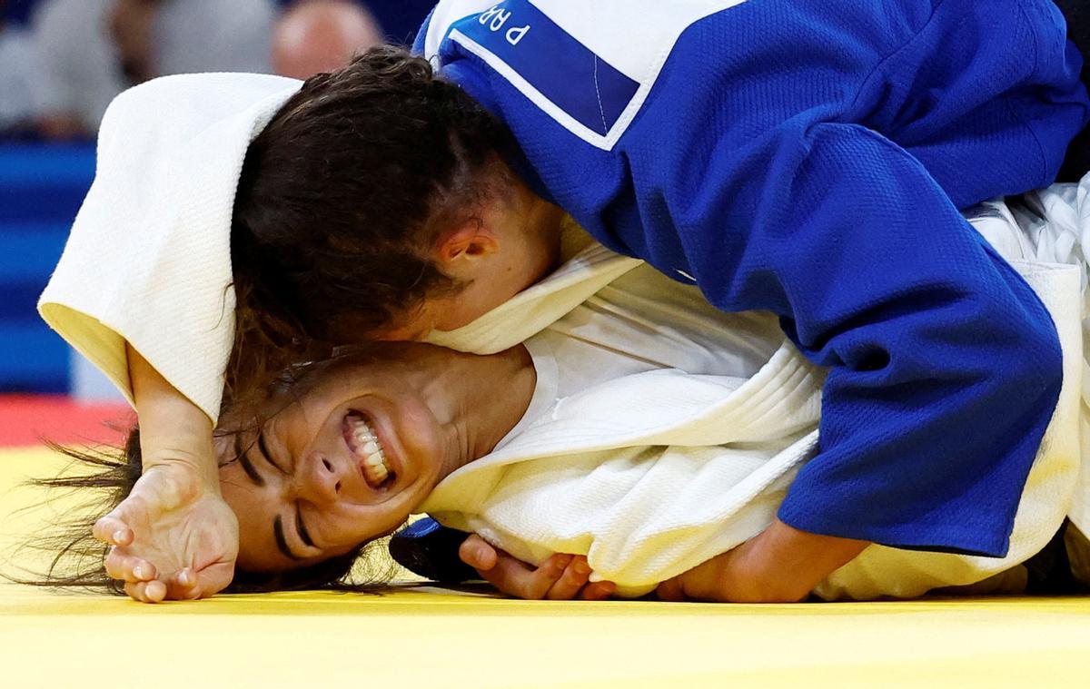 La belga Gabriella Willems durante su combate contra la alemana Miriam Butkereit en la competición de judo en categoría de -70 kg.