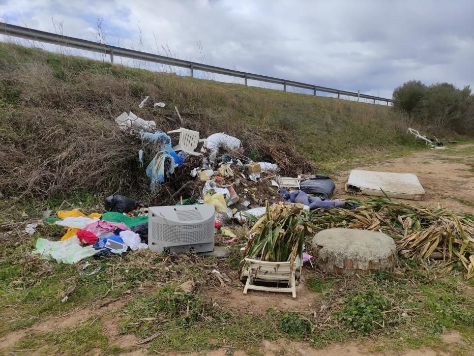 El confinament perimetral redescobreix l'incivisme en els camins