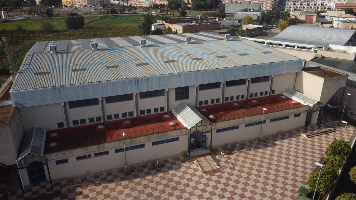 Plaques fotovoltaiques instal·lades en la coberta del pavelló 9 d’Octubre