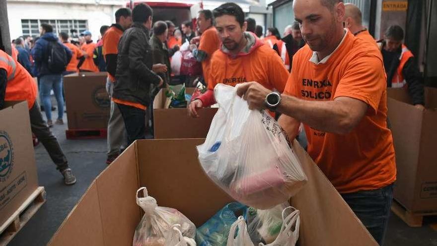 Acción solidaria de los alumineros de A Grela