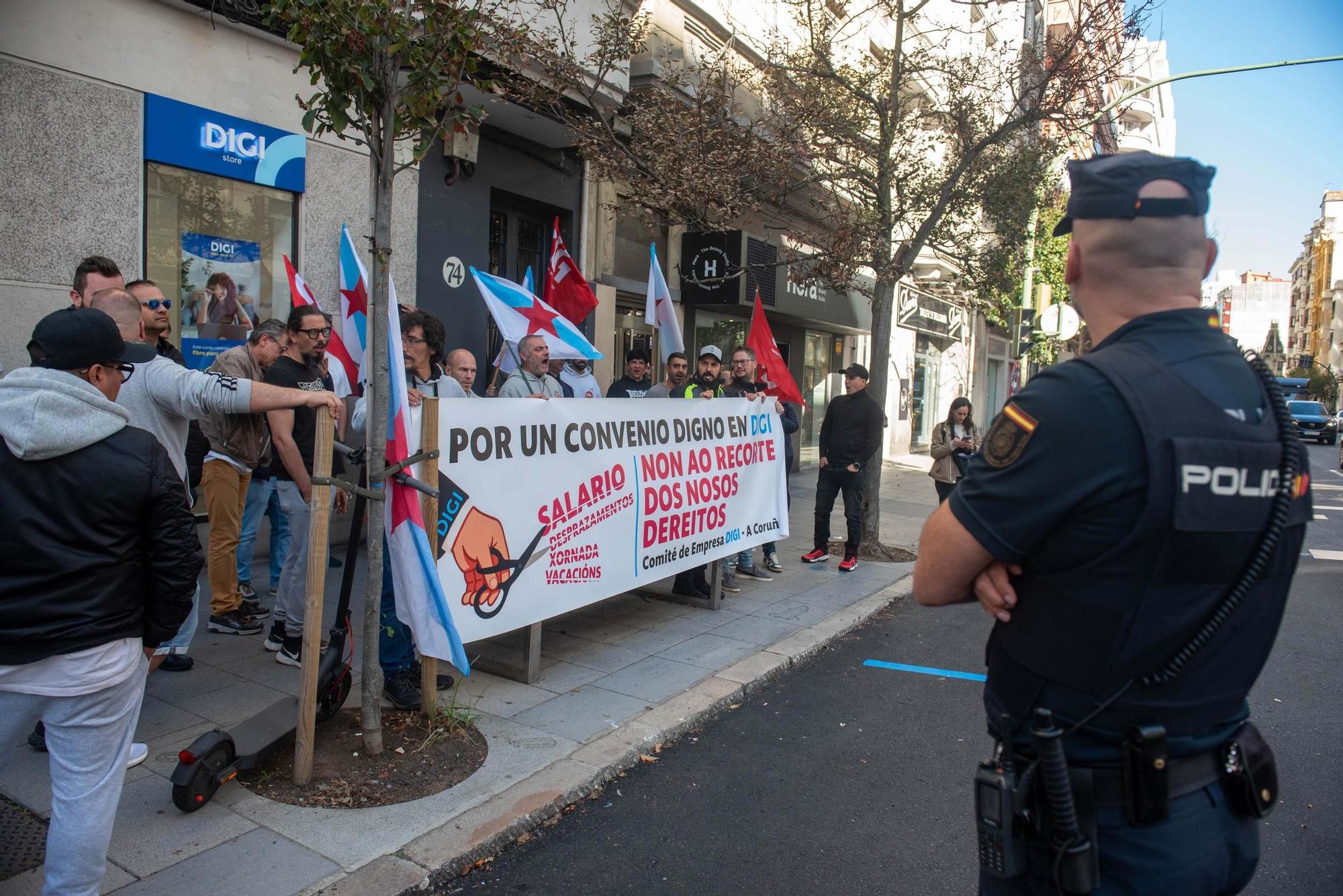 Concentración de trabajadores de DIGI en Juan Flórez
