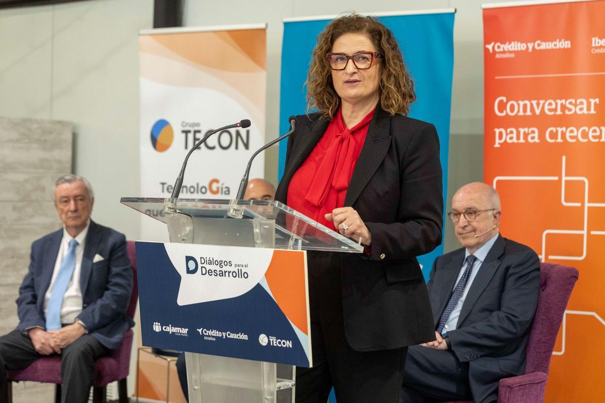 Intervención de la directora territorial de Cajamar en Murcia, María Dolores Pagán, durante el encuentro 'Diálogos para el desarrollo'