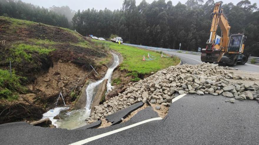 La Xunta frena el hundimiento de la autovía con tuberías provisionales