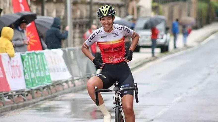 Mor la ciclista de 19 anys Estela Domínguez en ser atropellada per un camió mentre s&#039;entrenava