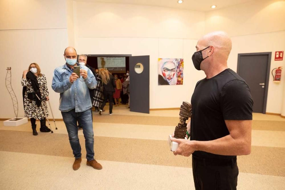 Manu Martín fotografiando a su hermano Marco Martín (impulsor de Carritos Solidarios)