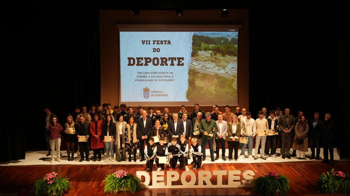 Imagen de los premiados en la Gala do Deporte de Ribadumia