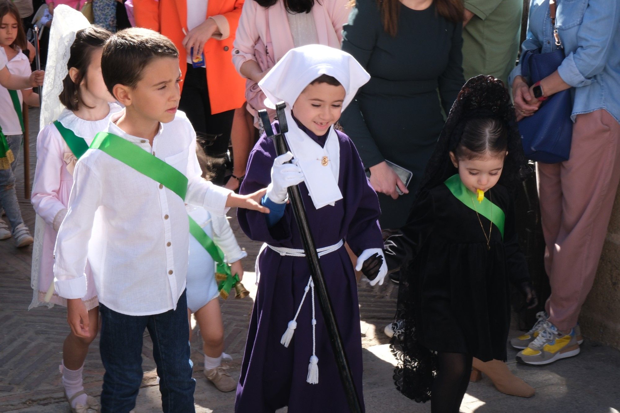 Concentración de tronos chicos en Antequera