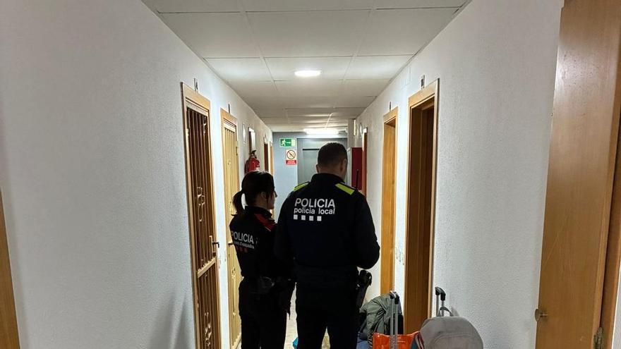 La policia frustra una ocupació en un apartament d’Empuriabrava i investiga dos joves