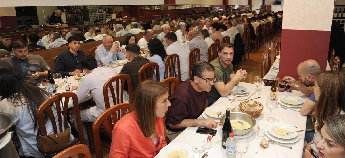 El CD Lalín celebra su ascenso con un cocido | BERNABÉ/JAVIER LALÍN