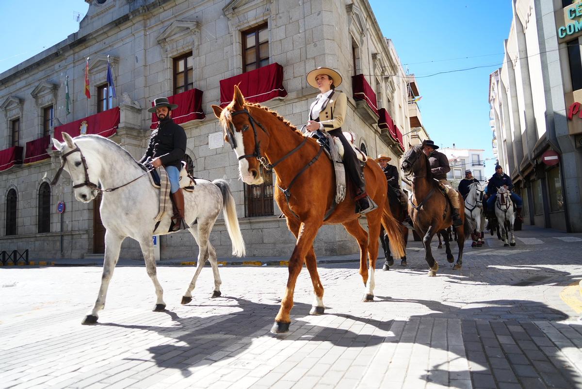Paseo a caballo por las calles de Pozoblanco en conmemoración del Día de Andalucía.