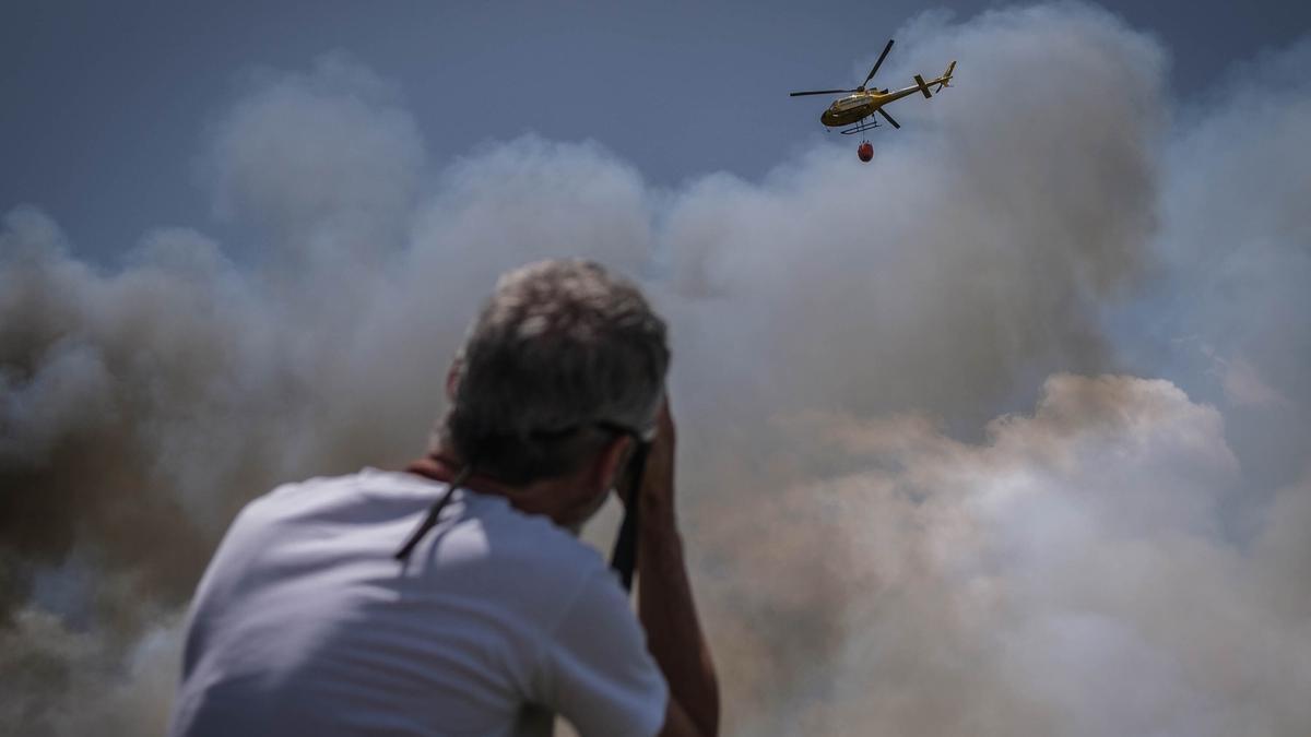 El incendio de Los Realejos se extiende a San Juan de la Rambla