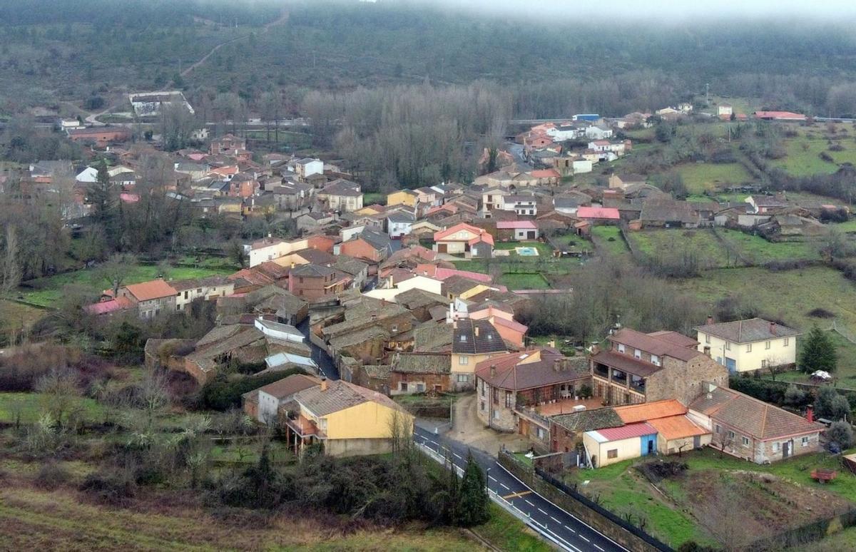 Vista aérea del pueblo de Sejas de Aliste. | Ch. S.